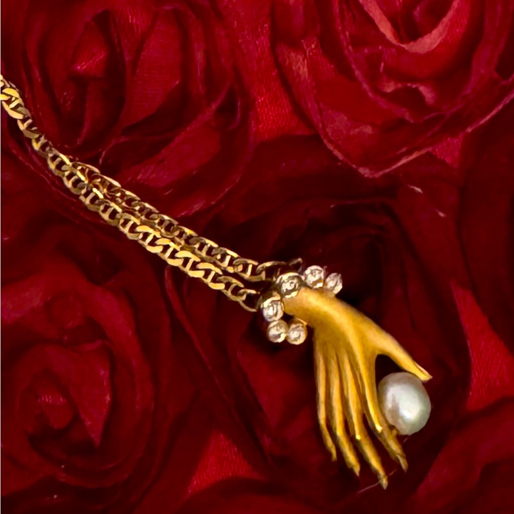 Carrera y Carrera Pearl and diamond pendant necklace